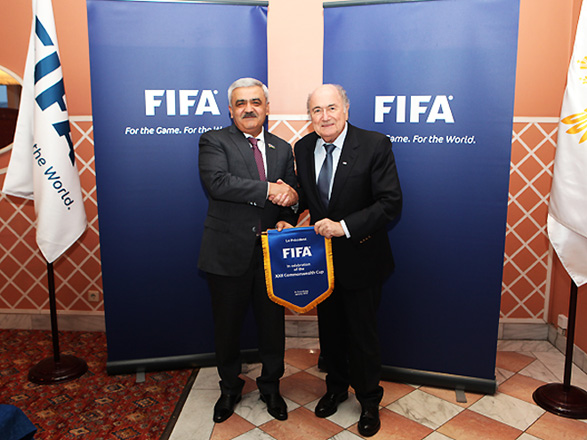 Yozef Blatter Azərbaycanda futbolun inkişafına inanır (FOTO) - Gallery Image