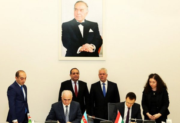 Azerbaijan, Hungary sign protocol of intergovernmental commission on trade and economic cooperation (PHOTO)
