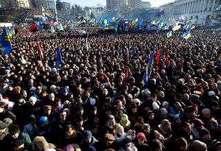 "Правый сектор" проводит перед парламентом Украины акцию с требованием отставки главы МВД