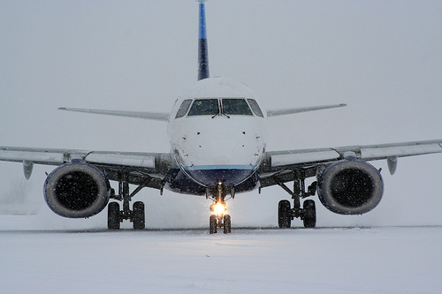 Из-за снегопада в Японии отменены около 160 внутренних авиарейсов
