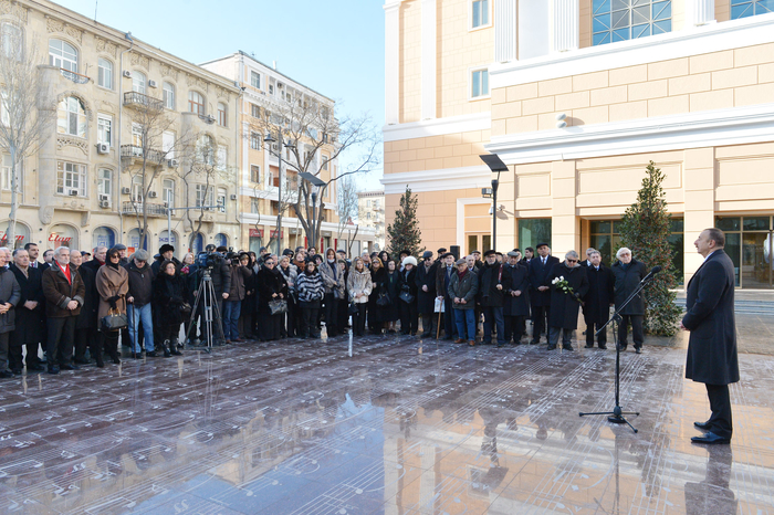 Президент Азербайджана и его супруга приняли участие в открытии памятника выдающемуся композитору Кара Караеву (ФОТО)