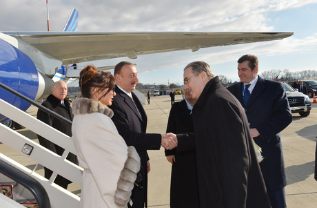 President Ilham Aliyev and his spouse arrive in Russia for working visit (PHOTO)