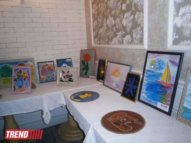 В Баку прошла выставка работ подростков с синдромом Дауна: Мир доброты и позитива (ФОТО)