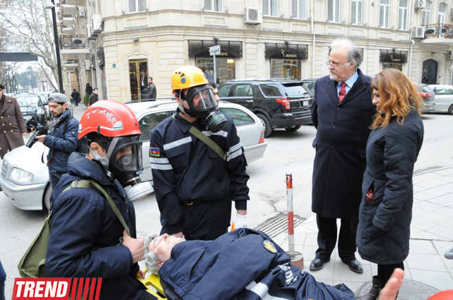 В здании посольства Франции в Баку МЧС провело тактические учения (ФОТО)