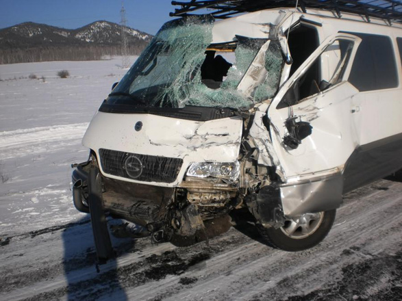 В России в ДТП с микроавтобусом погибли девять человек