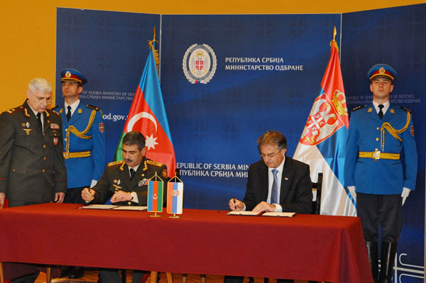 Azərbaycan ilə Serbiya arasında müdafiə sahəsində əməkdaşlıq haqqında saziş imzalanıb (FOTO)