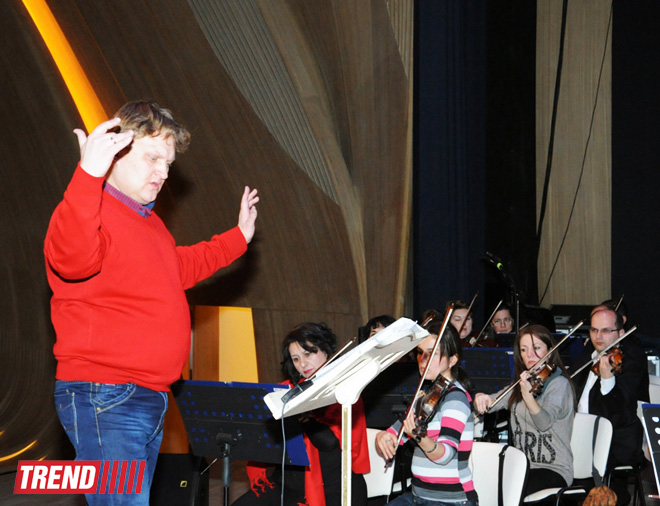 Belarus Prezident Orkestrinin baş dirijoru Viktor Babarıkin: Bakı bir musiqiçi kimi məni ruhlandırır (MÜSAHİBƏ) (FOTO)