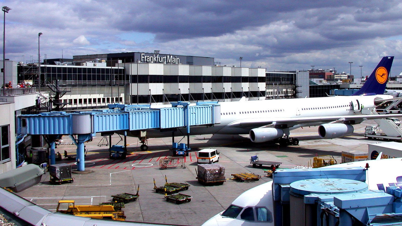 В Польше заподозрили коронавирус у пассажиров самолета из Франкфурта