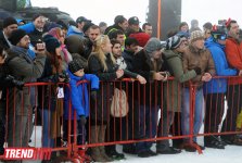 В Азербайджане впервые в мире прошло костюмированное шоу на летающих коврах (ФОТО)