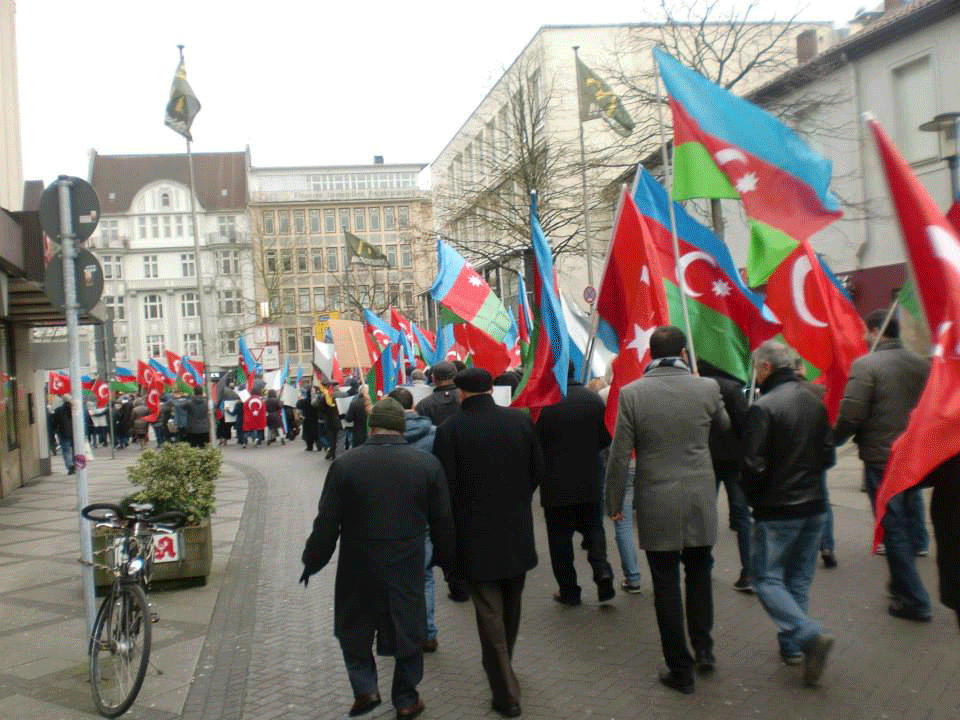 В германском городе Билефельд прошло шествие, посвященное Ходжалинскому геноциду (ФОТО) - Gallery Image