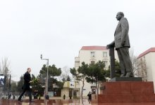 Президент Ильхам Алиев посетил памятник Гейдара Алиева в Сумгайыте (ФОТО)