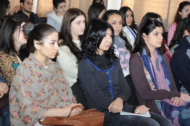 Азербайджанские студенты привлекаются к участию в проекте «Eko Ev» (ФОТО)