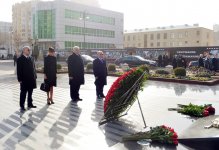 Президент Азербайджана и его супруга приняли участие в церемонии поминовения памяти жертв Ходжалинской трагедии (ФОТО)