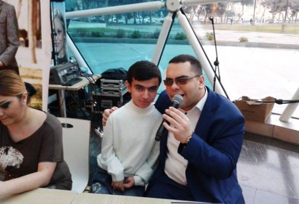 В Баку прошла благотворительная акция в помощь поэту Фаризу Керимли (ФОТО)