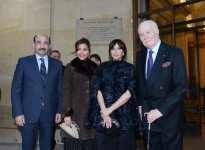 Первая леди Азербайджана приняла участие в открытии в Париже персональной выставки выдающегося художника Таира Салахова (ФОТО)