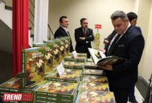 Азербайджанский "Xalq Bank" презентовал книгу о жизни и творчестве Микаила Абдуллаева (ФОТО)