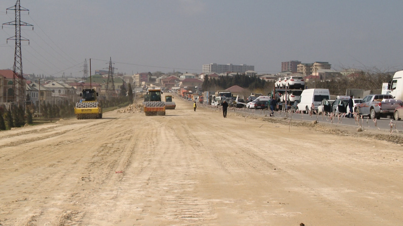 Устраняются проблемы в движении автотранспорта на дороге Баку-Сумгайыт (ФОТО)