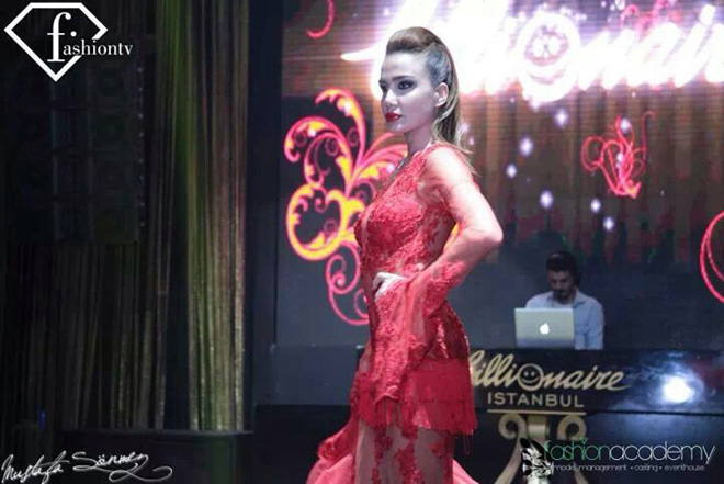 Азербайджанская модель приняла участие на вечере моды "Discop" в Стамбуле (ФОТО)