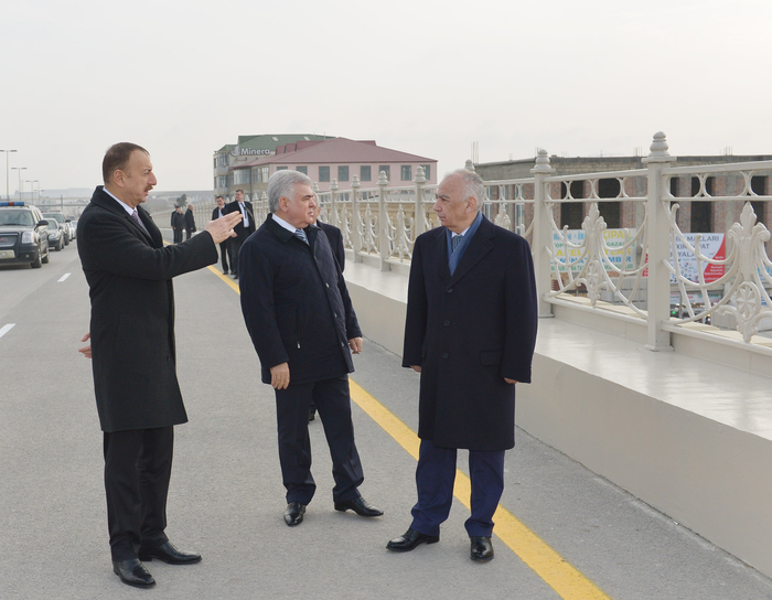 Azerbaijani president inspects progress of construction of road junctions in Baku (PHOTO)