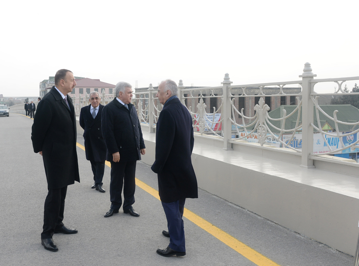 Azerbaijani president inspects progress of construction of road junctions in Baku (PHOTO)