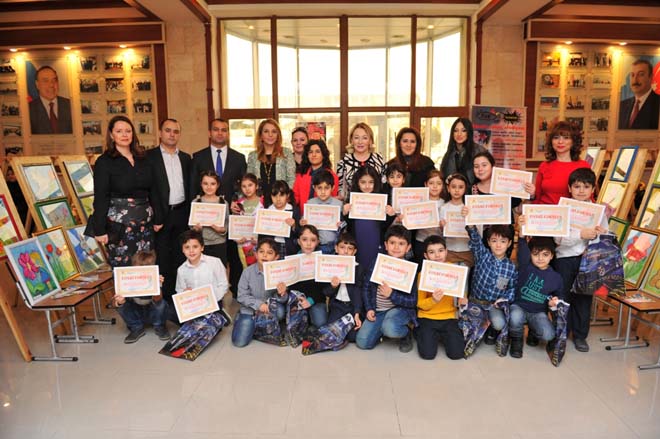 В Баку прошла выставка-конкурс детского рисунка, посвященная 8 марта (ФОТО)
