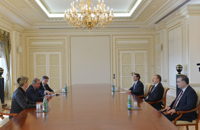 Ильхам Алиев принял делегацию под руководством главы Международного института мира