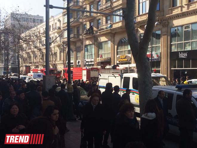 Building above Sahil subway station bursts into flame in Baku (UPDATE-1) (PHOTO)