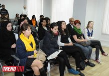 В Баку проходит II Международный форум молодых поэтесс (ФОТО)