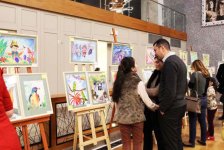 В Киноцентре Низами открылась благотворительная выставка "Лейкемия - не приговор" (ФОТО)