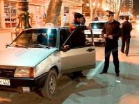 Gəncədə qanunsuz taksi fəaliyyəti ilə məşğul olan sürücülərə qarşı gecə reydi keçirilib (FOTO)