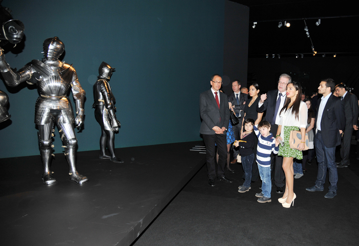 Лейла Алиева и Арзу Алиева приняли участие в открытии выставки "Легендарное оружие" в Центре Гейдара Алиева (ФОТО)
