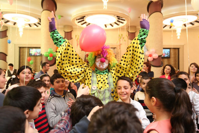 “AtaBank” порадовало азербайджанских школьников на праздник Новруз (ФОТО)