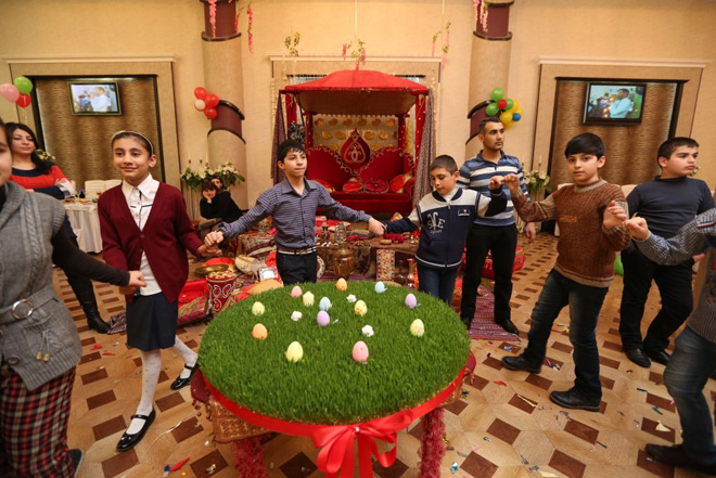 “AtaBank” порадовало азербайджанских школьников на праздник Новруз (ФОТО)