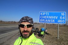 Рамиль Зиядов продолжает свое мировое велотурне - из Брянска в Москву (ФОТО)