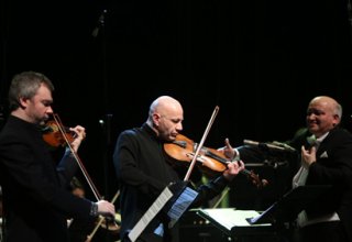 На Творческой сцене ÜNS прозвучали произведения Баха в исполнении Азербайджанского государственного камерного оркестра и известных солистов (РЕПОРТАЖ) (ФОТО)