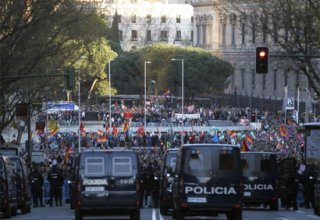 В Мадриде тысячи человек приняли участие в "Марше за климат"