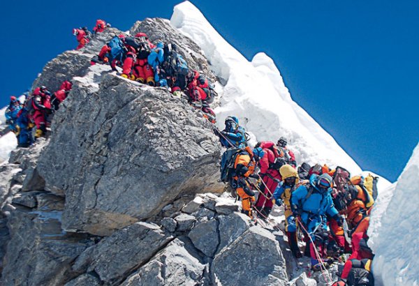 Everest zirvəsinə qalxma mövsümü başlamadan bağlana bilər