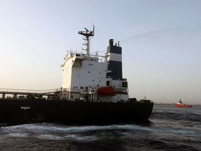 Libyan port rebels demand tanker back before any negotiations