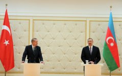 Президент Ильхам Алиев: Азербайджан воспринимает успехи Турции как собственные успехи (ФОТО)