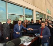 Инвалидам Карабахской войны и 20 Января подарены автомобили (ФОТО)