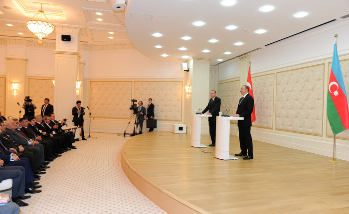 Baku hosts joint press conference of Azerbaijani president and Turkish PM (PHOTO)