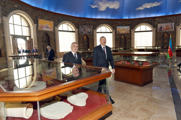 Президент Азербайджана ознакомился с историко-архитектурным музейным комплексом "Нахчывангала" (ФОТО)