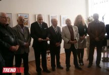 В Баку открылась выставка карикатур Адиля Эльчина (ФОТО)