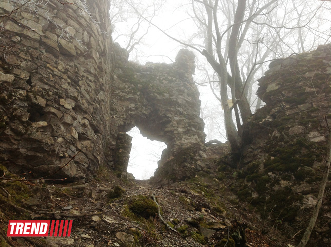 История Азербайджана: пещера Уган, башня "Мухас", крепость "Гелерсен-герерсен", могила Хаджи-Мурата (ФОТО)