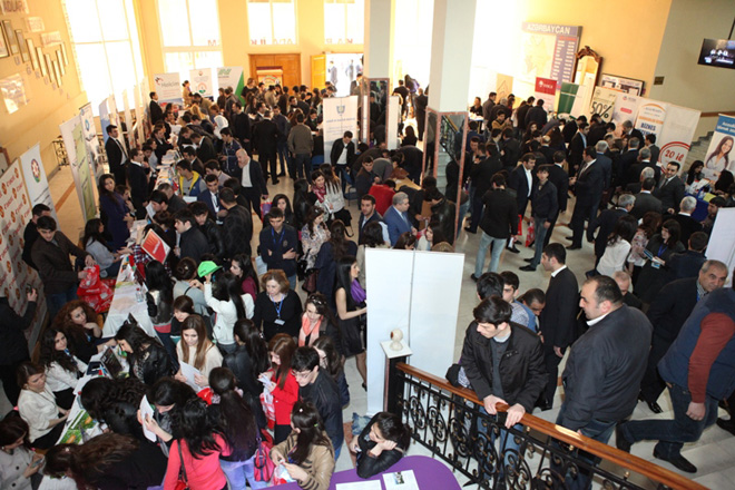 Минтруда Азербайджана предложило студентам и выпускникам более 500 вакантных рабочих мест