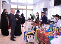 Архиепископ Бакинский и Азербайджанский и исполнительный директор ВАК посетили Пасхальный базар (ФОТО)