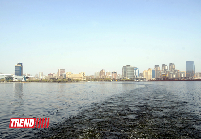 Взгляд на Баку с Каспийского моря (ФОТО)