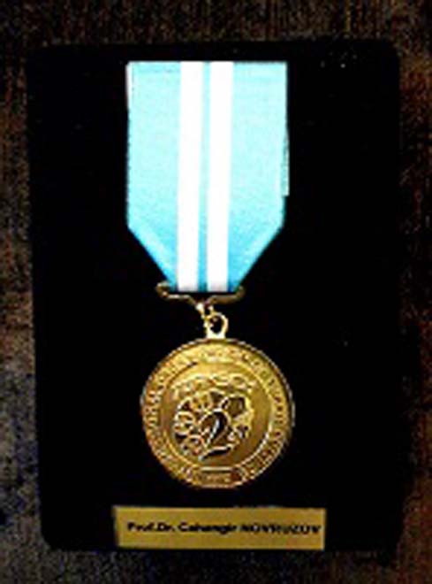 Cahangir Novruzov türk dünyasının mədəniyyətinə verdiyi töhfələrə görə "TÜRKSOY-un 20 illiyi" medalına layiq görülüb (FOTO)