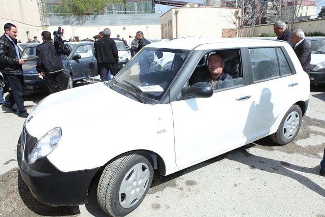 В Азербайджане обеспечены автомобилями еще сто инвалидов Карабахской войны и 20 января (ФОТО)