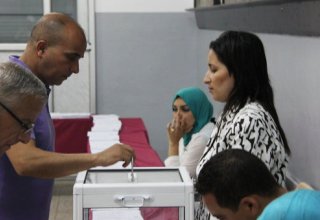 Сторонники действующего президента Алжира заявили о победе на выборах